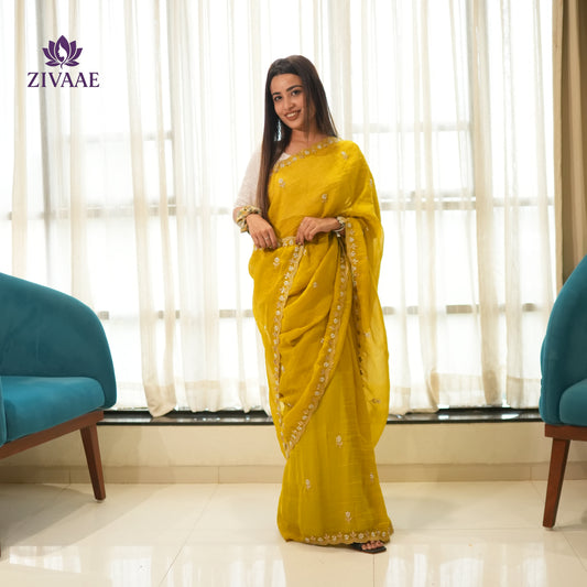 🌸 ZIVAAE Crunchy Chiffon Saree — Elegant, Effortless & Ethereal