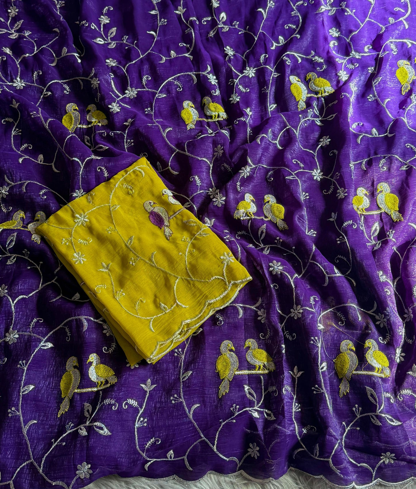 🌸 ZIVAAE Crunchy Crush Saree — Vibrant, Playful & Bollywood-Inspired