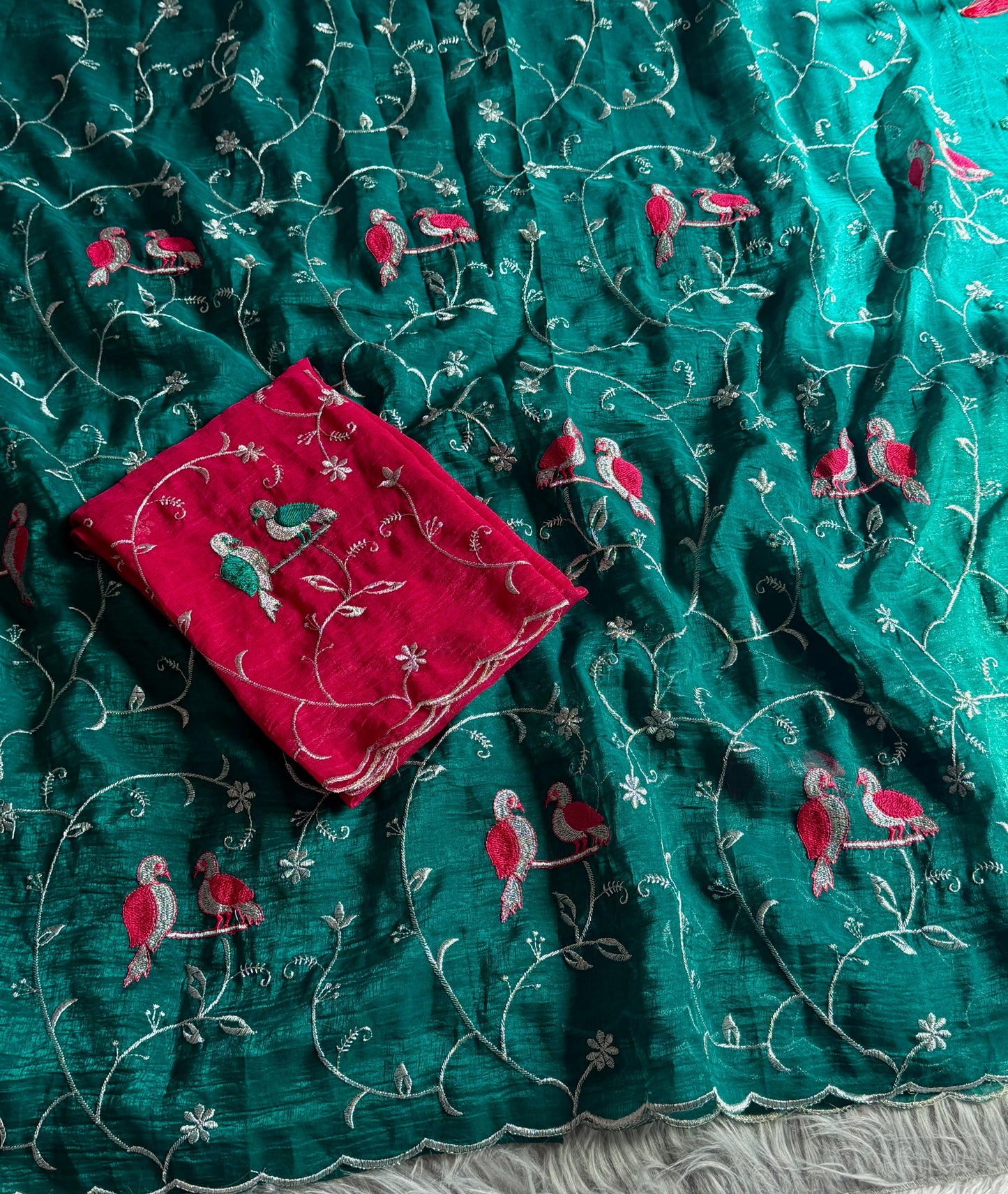 🌸 ZIVAAE Crunchy Crush Saree — Vibrant, Playful & Bollywood-Inspired